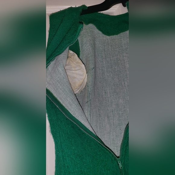 VINTAGE PETIT Handmade Emerald ILGWU 1980s Kelly Green Mohair Suit, Small/Petite - Picture 4 of 16